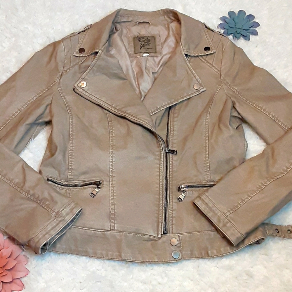 Cat Walk Studio LA XL biker jacket -- Juniors XL